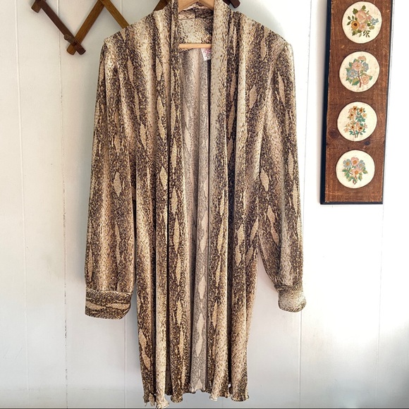 Vintage Jackets & Blazers - 🌿5/$25 Vintage Crinkle Reptile Print Cardigan